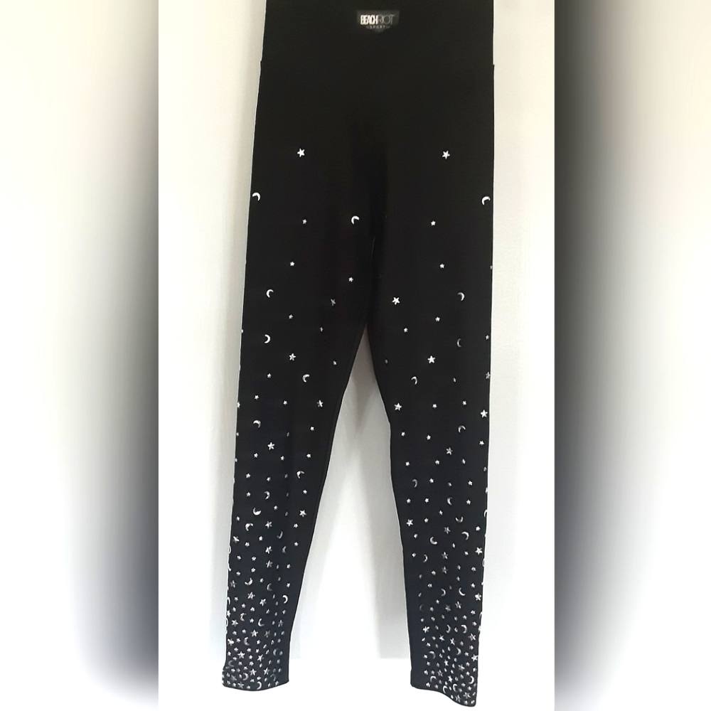 NWOT...RARE...BEACH RIOT STAR BLACK LEGGINGS  M